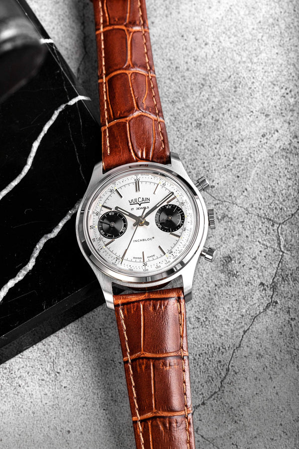 VULCAIN 窩路堅 1970系列熊貓面計時碼錶 38mm 640109A20.BAC201