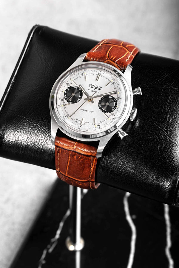 VULCAIN 窩路堅 1970系列熊貓面計時碼錶 38mm 640109A20.BAC201