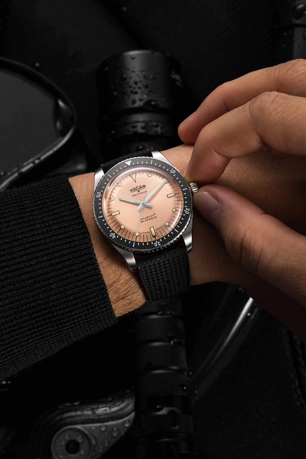 VULCAIN 窩路堅 Skindiver 潛水員系列200米鮭魚面機械腕錶 38mm 660170B87.BAC201