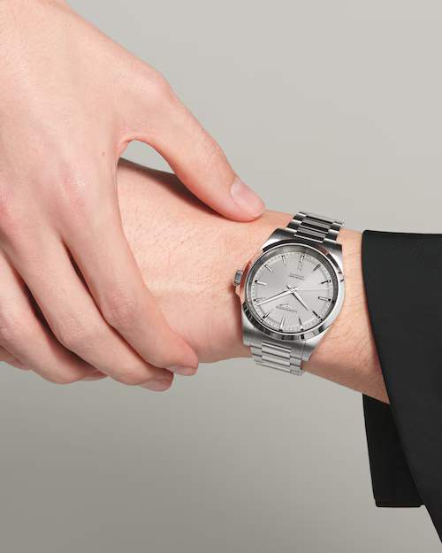 LONGINES 浪琴 Conquest 征服者系列銀色優雅時尚運動腕錶 41mm L38304726