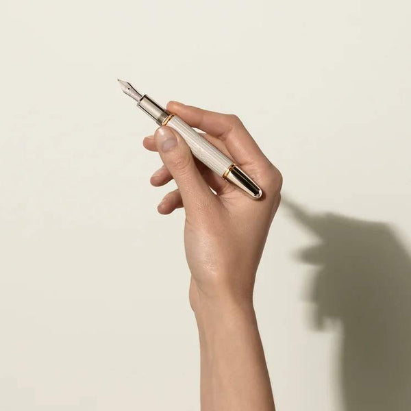 MontBlanc 萬寶龍大文豪系列 JANE AUSTEN 珍奧斯汀致意限量版鋼筆 F尖 MB130651