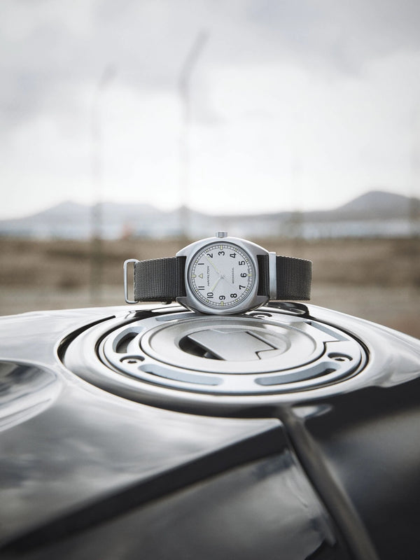 Hamilton 漢米爾頓 Pilot Pioneer 卡其航空系列手上鏈白面款機械錶 36mm H76419951