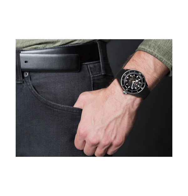 RADO 雷達錶 Captain Cook 庫克船長300米高科技陶瓷鏤空腕錶 43mm R32127156