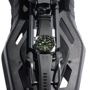 【綠光戰術開箱】極致夜光 ✕ 漸層深邃綠！Bell & Ross BR-03 GMT Green Lum 42mm 實錶解析，引爆雙時區飛行美學