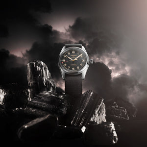 輕盈飛行 堅固耐用 LONGINES Spirit 浪琴表先行者系列鈦金屬腕錶 - 新萬國鐘錶