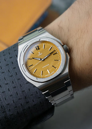 YEMA 野馬 Wristmaster Traveller 城市旅行家 SLIM CMM.20 八角形超薄自製機芯機械錶 39mm 76.24.03.SN.M