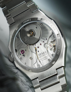 YEMA 野馬 Wristmaster Traveller 城市旅行家 SLIM CMM.20 八角形超薄自製機芯機械錶 39mm 76.24.03.SN.M