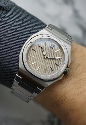 YEMA 野馬 Wristmaster Traveller 城市旅行家 SLIM CMM.20 八角形超薄自製機芯機械錶 39mm 76.24.09.SN.M