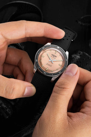 VULCAIN 窩路堅 Skindiver 潛水員系列200米鮭魚面機械腕錶 38mm 660170B87.BAC201