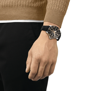 TISSOT SEASTAR 2000 天梭海星系列600米潛水機械錶黑面金色PVD刻度 46mm T1206071744101