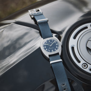 Hamilton 漢米爾頓 Pilot Pioneer 卡其航空系列手上鏈藍面款機械錶 36mm H76419941